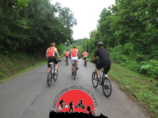 6 Days Cycling to Halong -Catba island -Cuc Phuong -Mai Chau