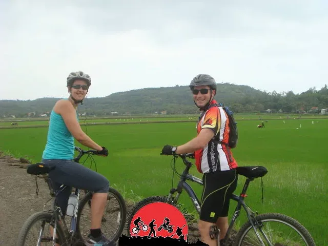3 days Hanoi Easy Cycle To perfume Pagoda and Kim Boi Hot Spring